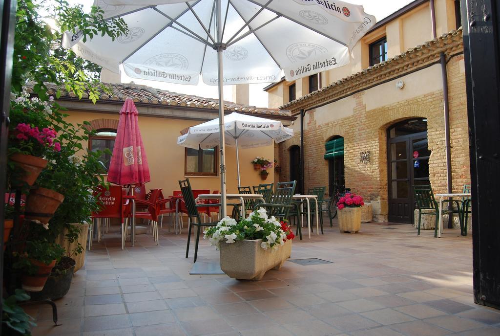 El Mesón de Castrojeriz Hotel Exterior foto